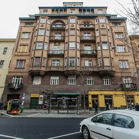 Inner City - Hold Utca Apartment