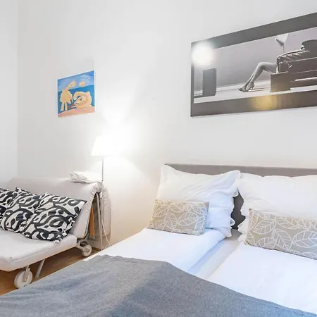 Inner City - Hold Utca Apartment *