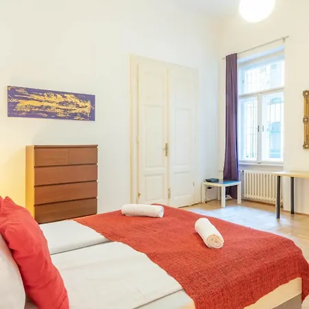 Inner City - Hold Utca Apartment