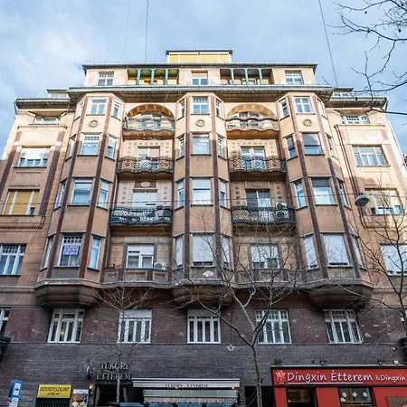 Inner City - Hold Utca Apartment *